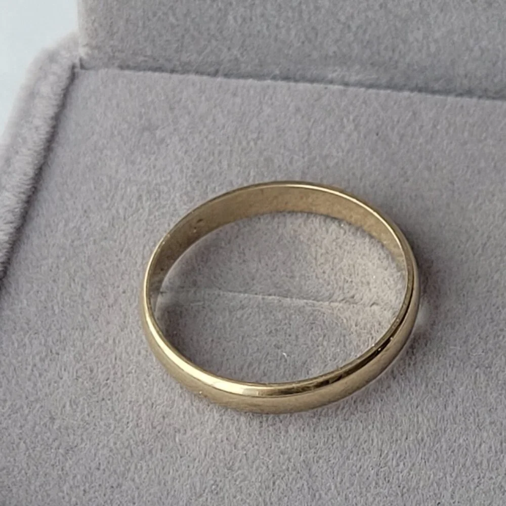 Yellow Gold Tradtional Wedding Band 10k Size 8 1/2 Smooth Ring - Picture 6 of 15